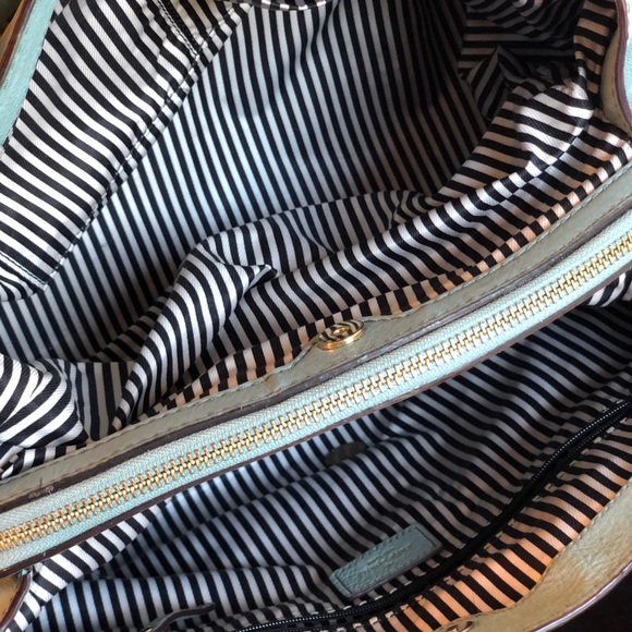 ♠️ Kate spade ♠️ LIKE NEW Purse - Picture 8 of 8